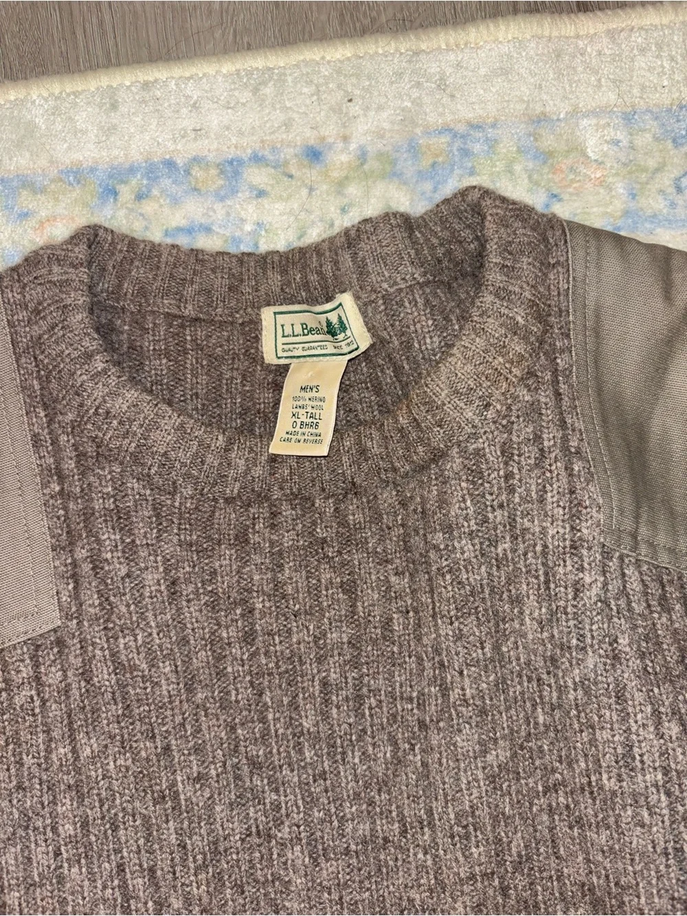 Men's LL Bean lamb wool Ribbed Crewneck Sweater with Elbow & Shoulder Patches